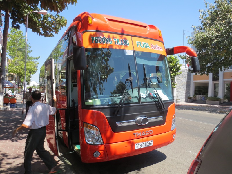 Bussresa 20 februari 2014 från Phan Thiet till Ho Chi Minh City med specialbuss, Futa Buslines
